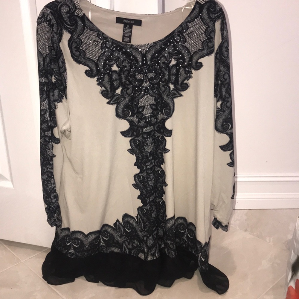 Ruffle bottom, ruched sleeves, Crystal accent